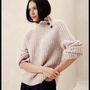 Banana Republic super soft TEXTURED FUNNEL-NECK PULLOVER